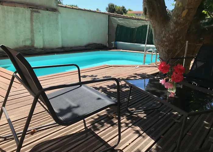 Chambre Climatisee Avec Sdb Privee Dans Une Villa Avec Piscine Ouverte D'Avril A Mi Octobre