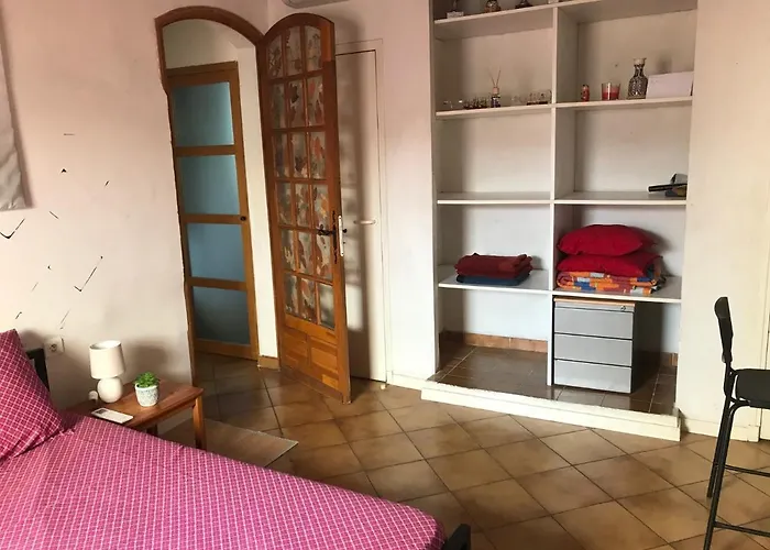 Chambre Climatisee Avec Sdb Privee Dans Une Villa Avec Piscine Ouverte D'Avril A Mi Octobre